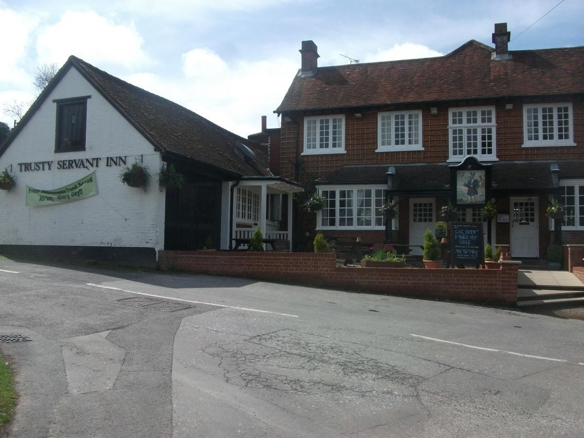 لِندهورْسٍتْ The Trusty Servant Inn المظهر الخارجي الصورة